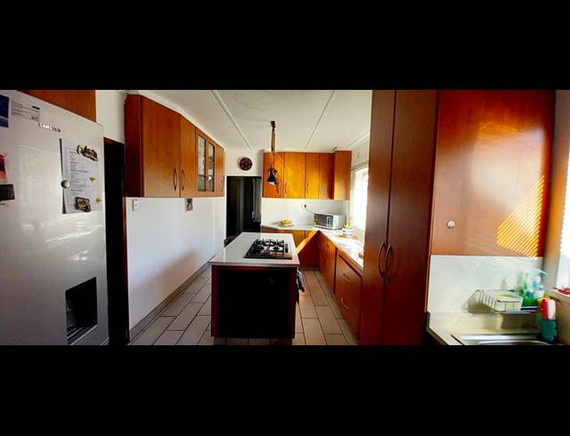 4 BEDROOM HOUSE FOR SALE IN CRAIGIEBURN